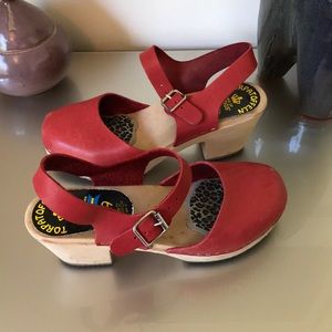 Red Swedish clogs - Perfect for fall!